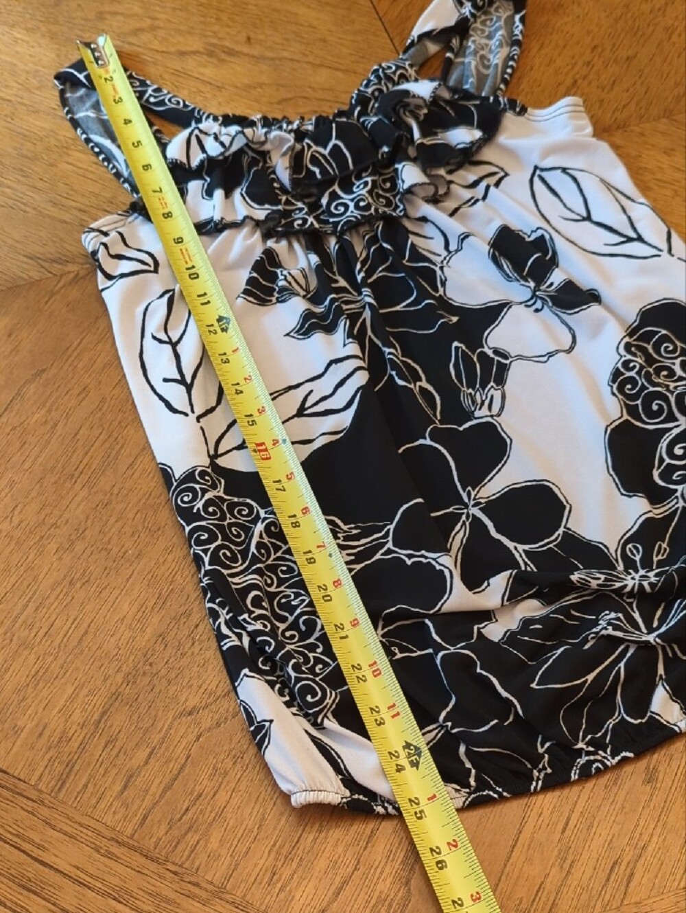Y2K Women’s Black & White Floral Ruffle Neck Tank Top - Picture 5 of 7